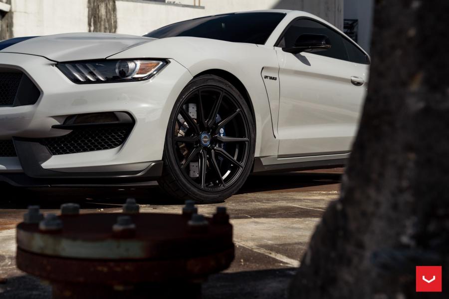 Детали экстерьера Shelby GT350 on Vossen Wheels (HF-3) 2019 года  (фото 3 из 13)